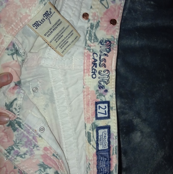 Shorts - Picture 2 of 5